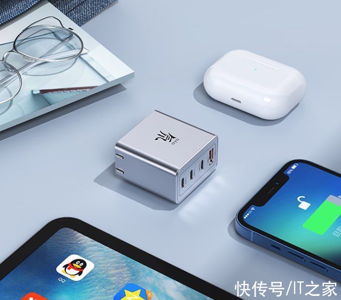 5努比亚发布 65W 氮化镓四口充电器，首发价 179 元