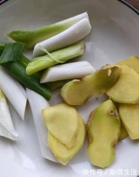 香味|清炖鸡汤，牢记“多放1干4不放”的诀窍，鸡香味浓郁，无腥味！