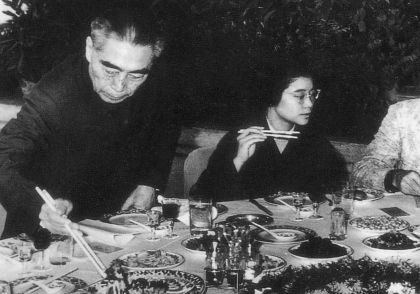 脸色|周总理在饭店吃完饭后，秘书说了一句话，周总理的脸色立马变了