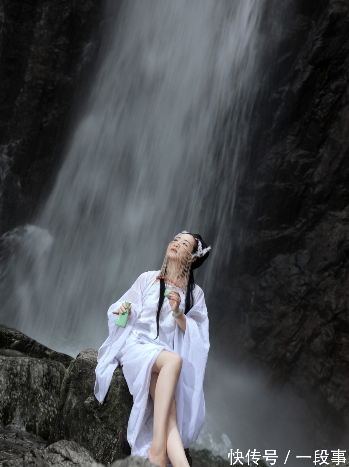 诗奴|诗·九首丨此情此景东西走,醉卧荷边酒几壶?