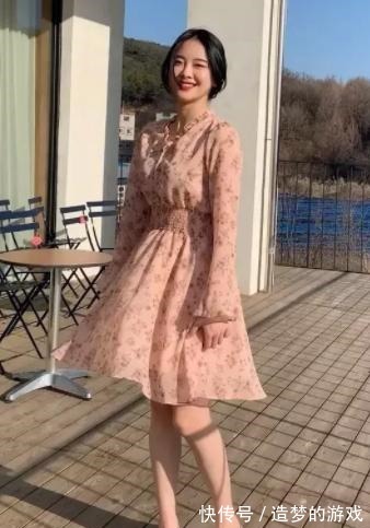 搭配 真正会穿的女人,春天穿裙子很少配高跟鞋,都穿这3双时髦又高级!