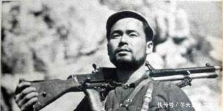 伪装成|鬼子伪装成八路想窃取情报,差点就蒙混过关,却因一坨马粪露了馅