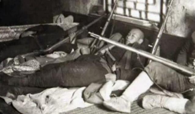  暴露|一9旬老人逝世，遗物中翻出一张“破碎的纸”，竟暴露其真正身份