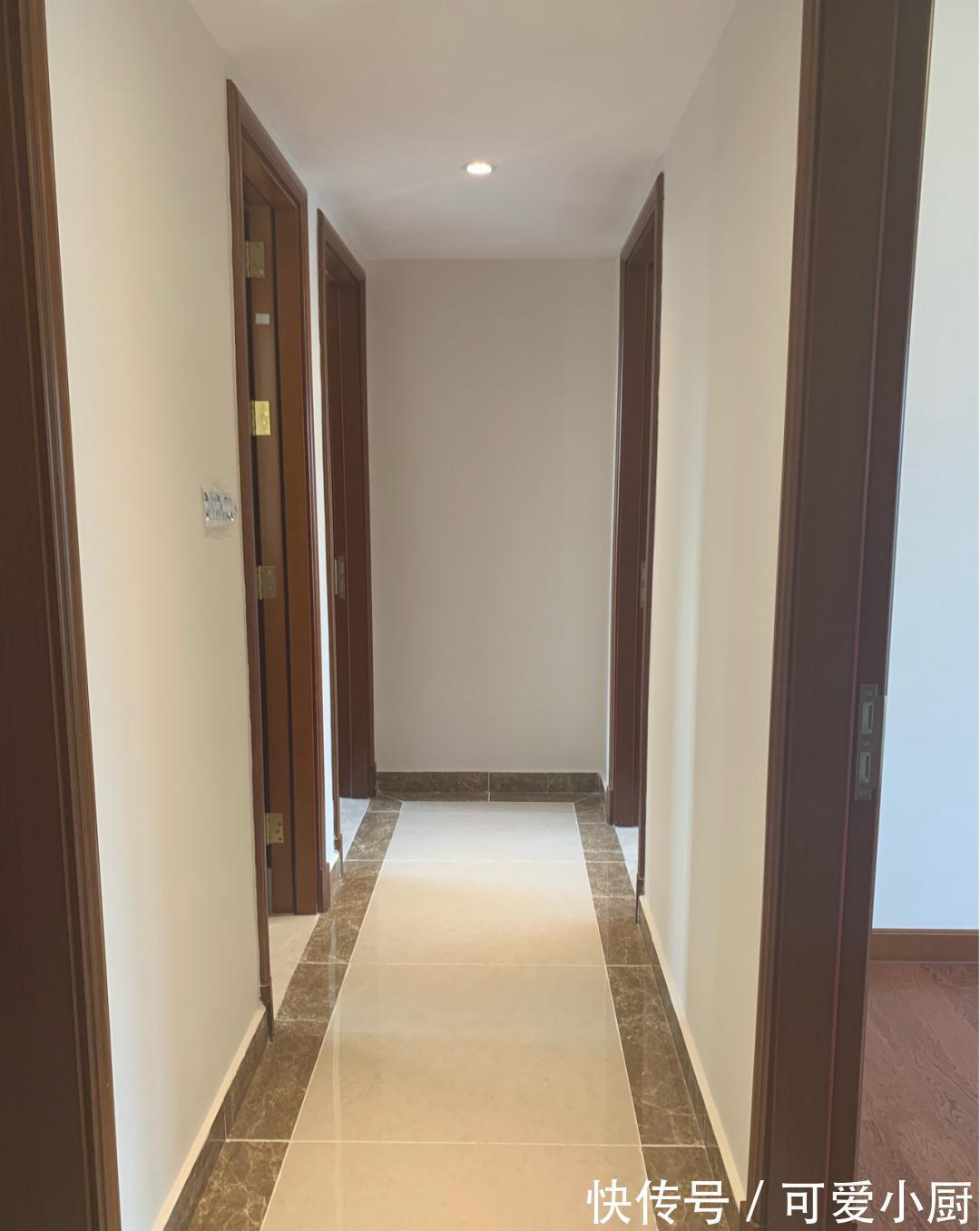 采光|简约精装修新房成功收房,入户餐厅暖灯还不错,全屋采光南北通透