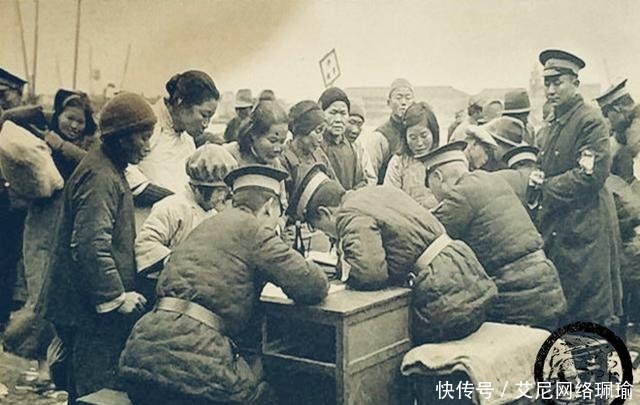 伪军|抗战期间的汉奸老照片:图四和鬼子勾肩搭背,图八女汉奸车上带路