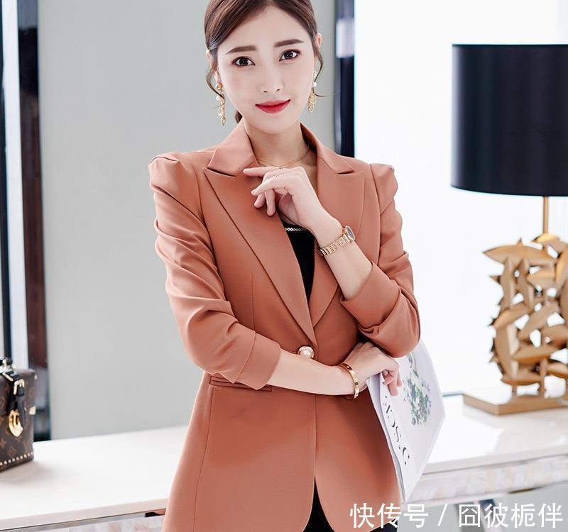 四五十岁女人别跟不上潮流，瞧瞧下面女人怎么穿，一个比一个美