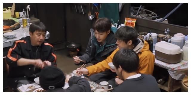 向往的生活：彭昱畅羊腰初体验，硬生生吃出痛苦面具，表情太真实