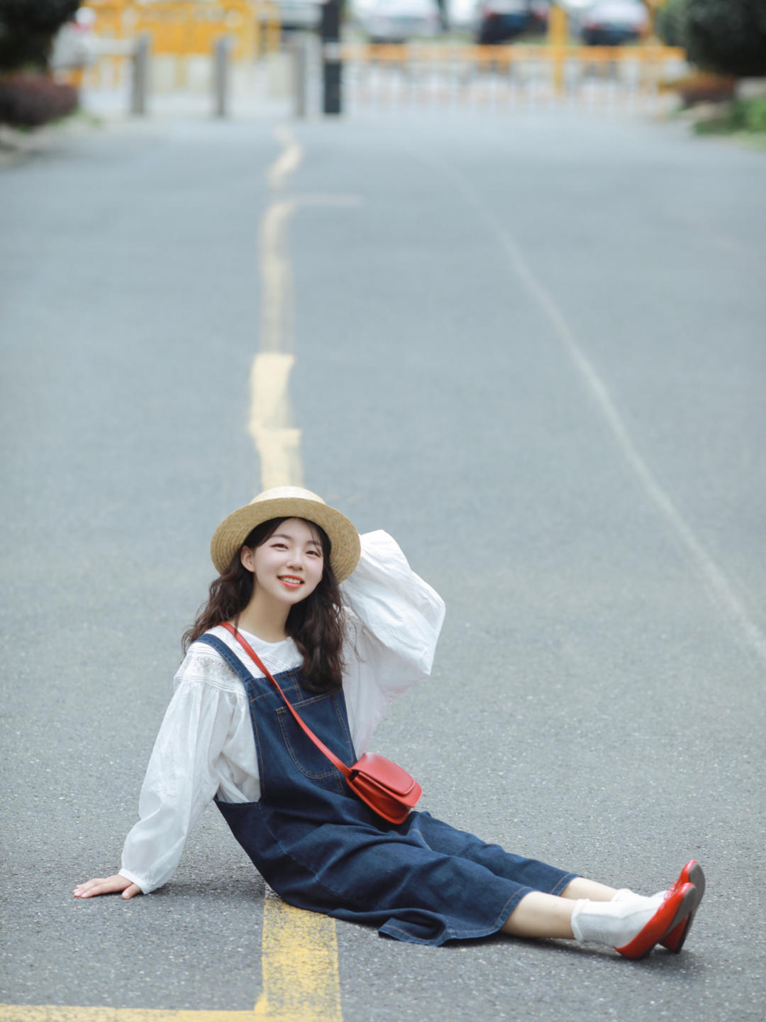 搭配|秋季,矮个子的搭配指南,白色衬衫搭配背带裤可甜可咸,显高显瘦