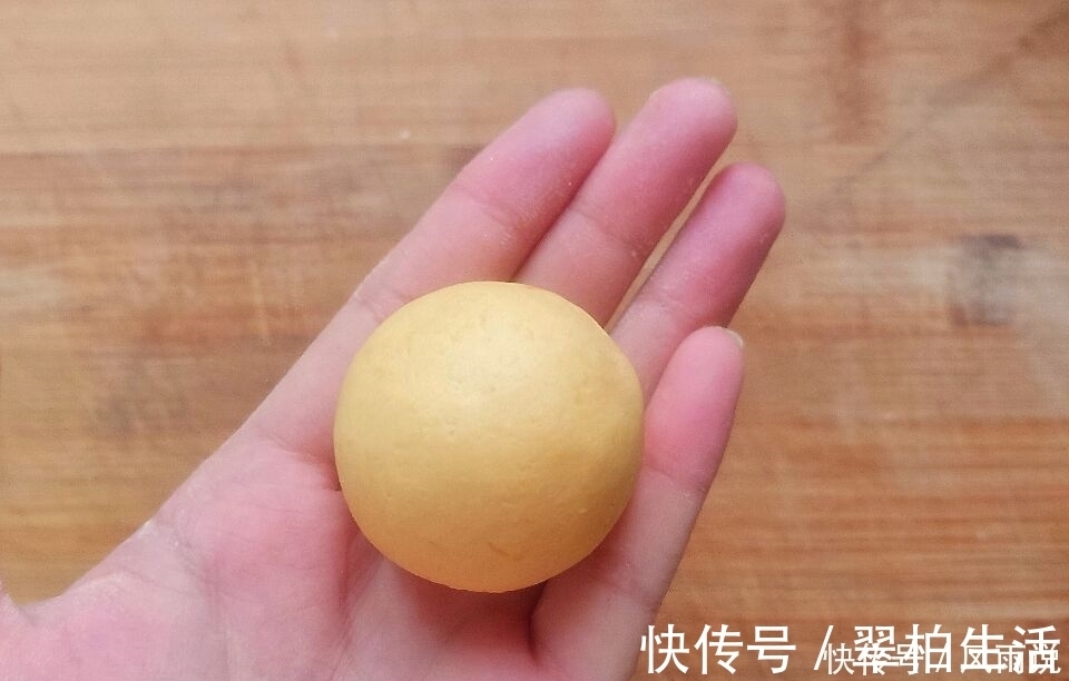 南瓜新吃法,我家每周准做一次,软糯香甜真美味,比炒的好吃多了