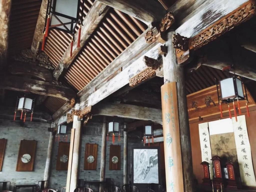 中年|无锡郊区隐藏着一低奢古宅,用金丝楠木建造,却因无人保护而衰败