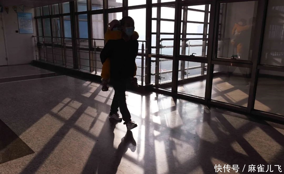 8岁女童重度感染,被医生限制进食两个月,画了一本好吃的来解馋