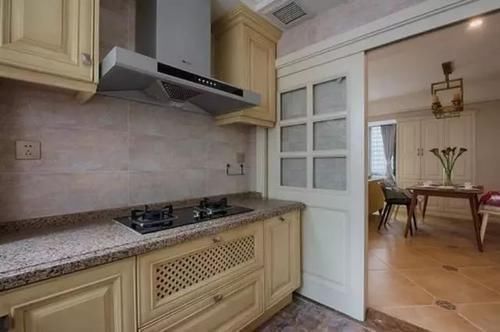 榻榻米床|老婆硬在客厅装“假床柜”,入住才知实用!邻居羡慕极了,晒晒