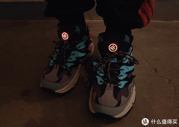 复古风 智趣测评 篇三百二十五:小米有品新上的老爹鞋测评,自带电加热,炫酷还保暖