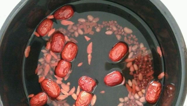 红枣|适合坐月子期间喝的四种汤,营养下奶又不容易发胖,产后妈妈必备