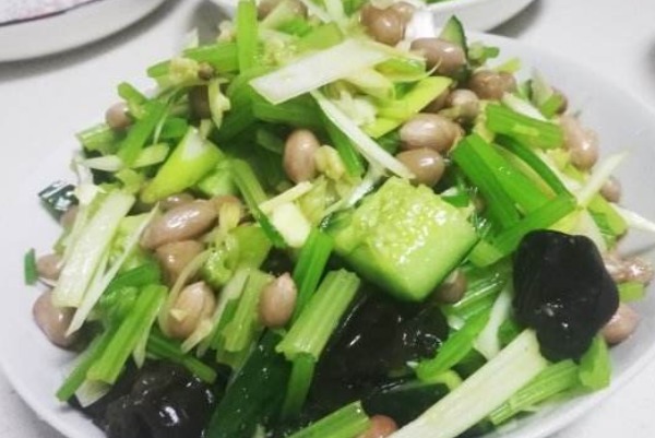 西红柿|夏天吃黄瓜好处多多,却要注意一些禁忌!为家人健康早点了解