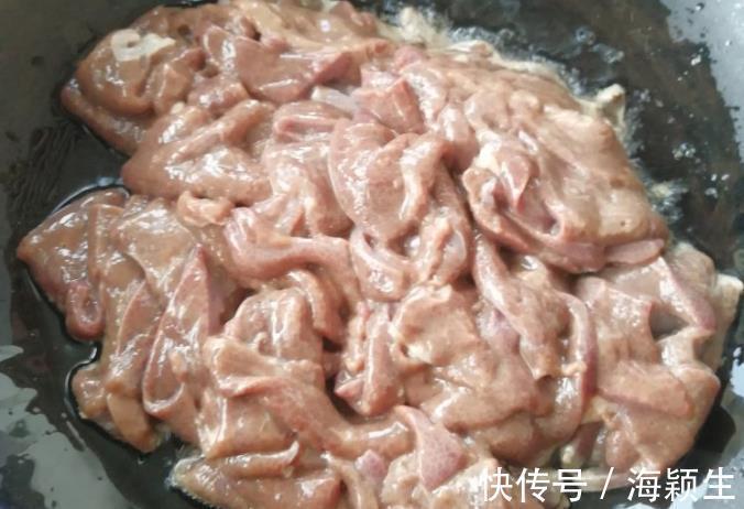 清洗猪肝，不要只用水洗，牢记正确步骤，洗得干净，没毒素没异味