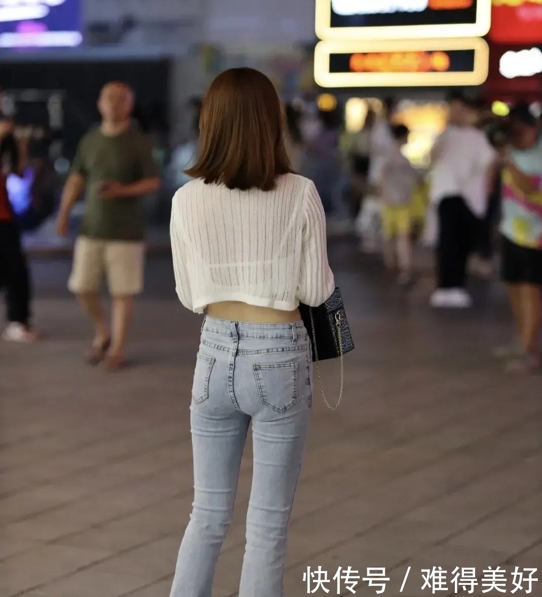 牛仔裤|牛仔裤搭配让你更加笔直,上身效果很好,彰显清新优雅气息