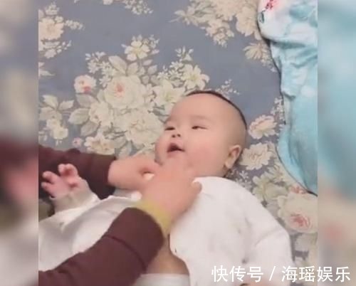 小宝儿|大宝给二宝耐心换衣服,接下来的一个举动暖化人心:满脸都是宠溺