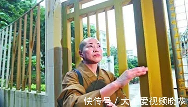 僧袍#这位女住持与两位和尚结婚，开豪车、住别墅，还在僧袍里穿黑丝