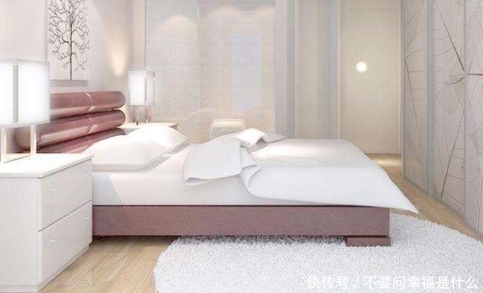 装修|卧室地面别傻傻铺瓷砖了,老师傅都是这么铺的,实在太聪明了!