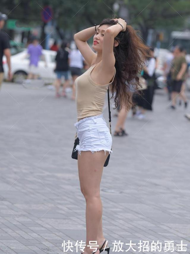 马甲|淡黄色无袖圆领吊带马甲,小巧的设计,散发女性魅力,清新自然