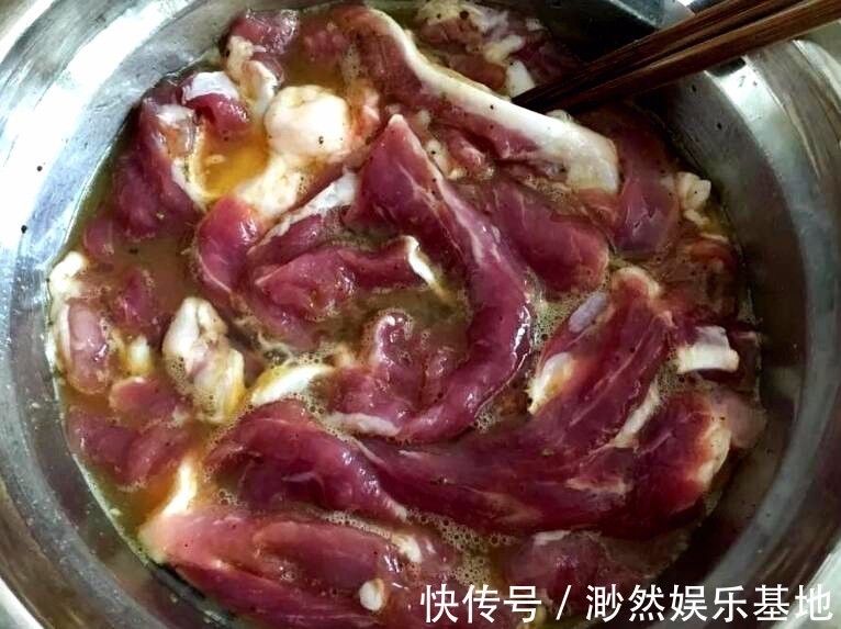 炸酥肉|老妈的炸酥肉秘方,一定要加“它”,香嫩入味,放凉也不软