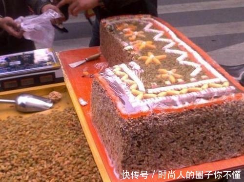 中国|老外在中国买切糕,只想买10元而已,老板都懵了还有这种买法