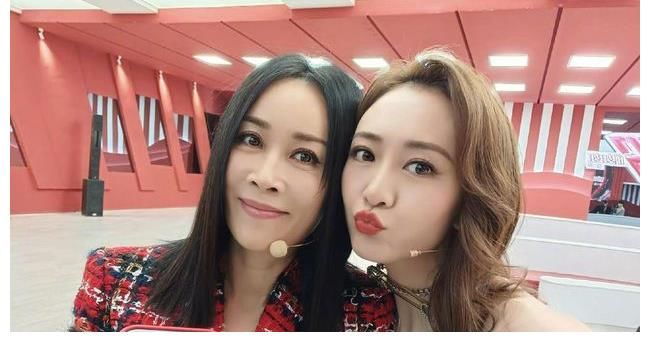 拋棄《我們的歌》選《追光吧》，東方臺的選擇無可厚非