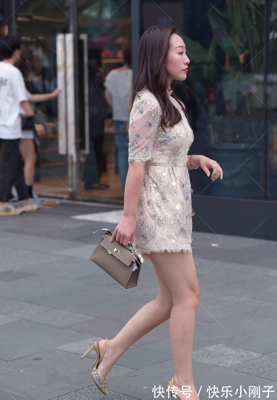 小姐姐|这种微胖身材应该不少人喜欢吧,小姐姐的样子,是我见过最漂亮的