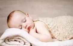 昼夜|如何让宝宝夜间睡整觉自动接觉？记住这3点就行了