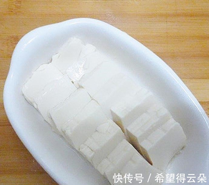 这是道清淡 非常下饭的蒸菜 下饭程度丝毫不逊色于麻婆豆腐！