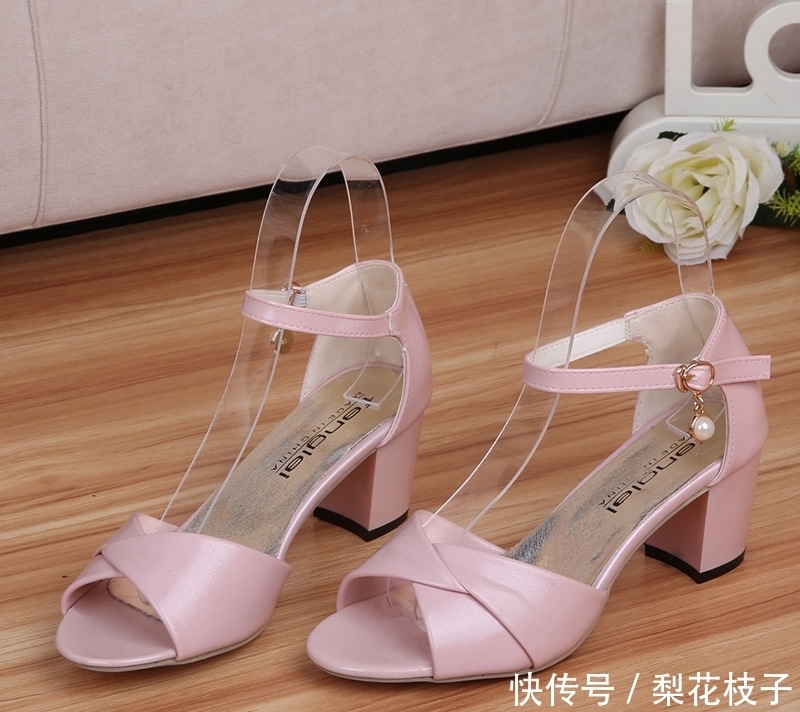 第一次看见这么有女人味的女鞋,买来配连衣裙,出街回头率更高