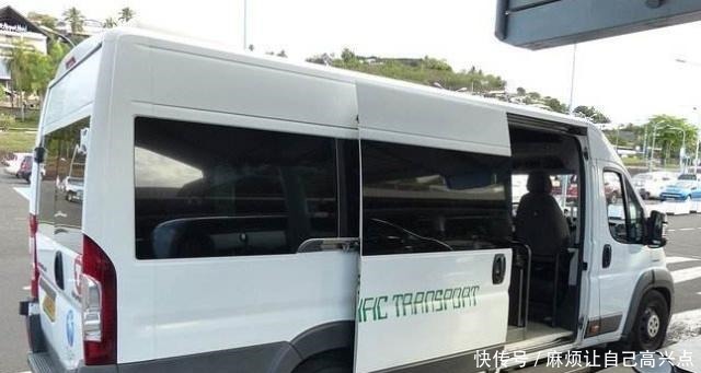 理发|世界上最贵的发型师,理发一次20万起步,土豪明星都得排队预约!