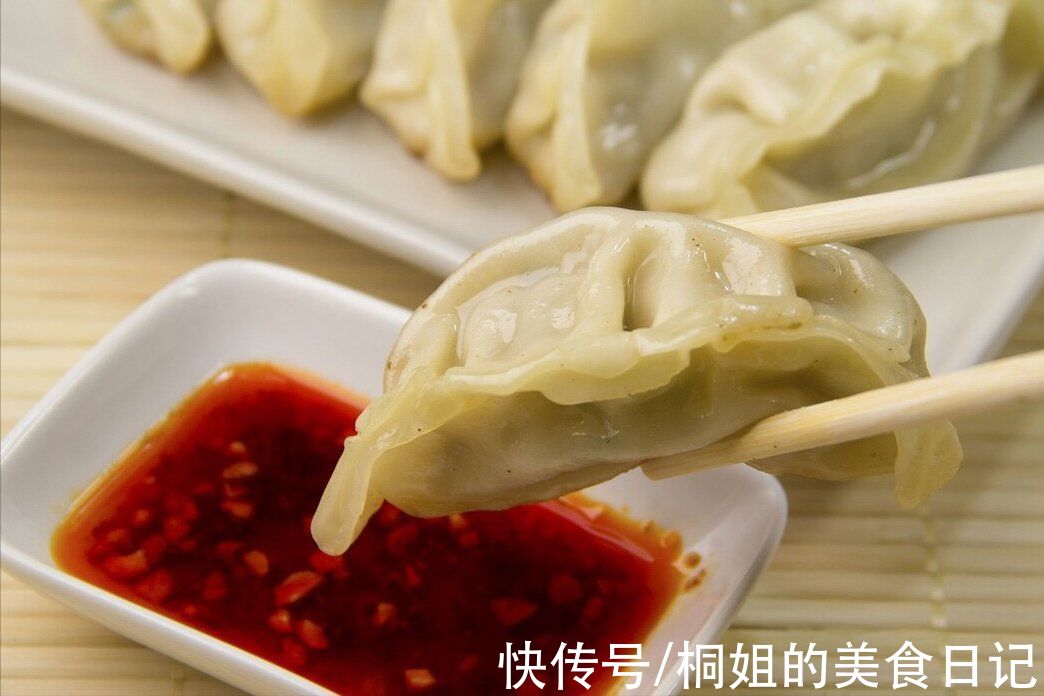 做辣椒油，直接淋热油是错的，大厨教你这样做，又辣又香又入味