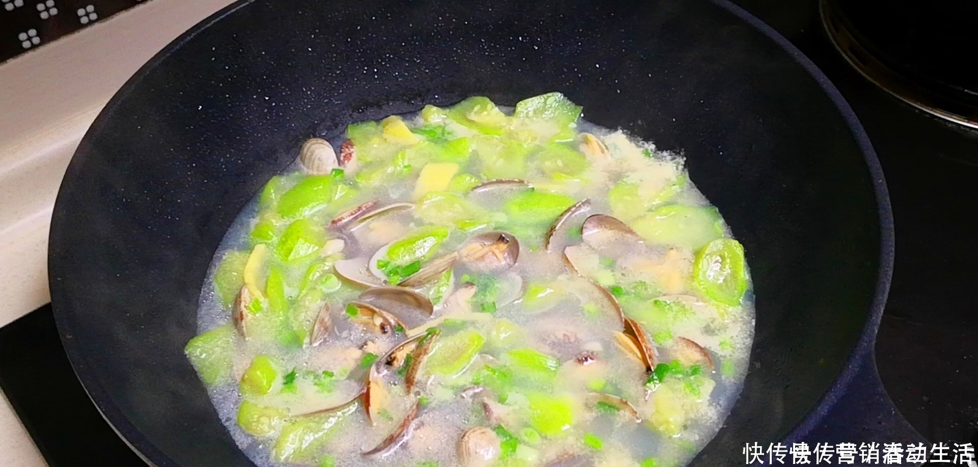 中薪|它和絲瓜一起做湯是絕配,鮮美又開胃,夏天喝比骨頭湯還過癮