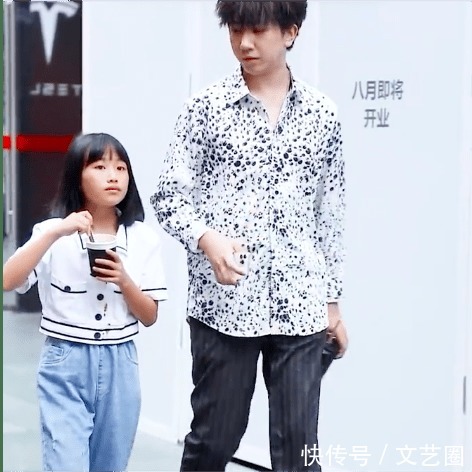 气质|《变形计》张迪和丽姐逛街被偶遇，丽姐很潮大长腿吸睛，气质比张迪还社会