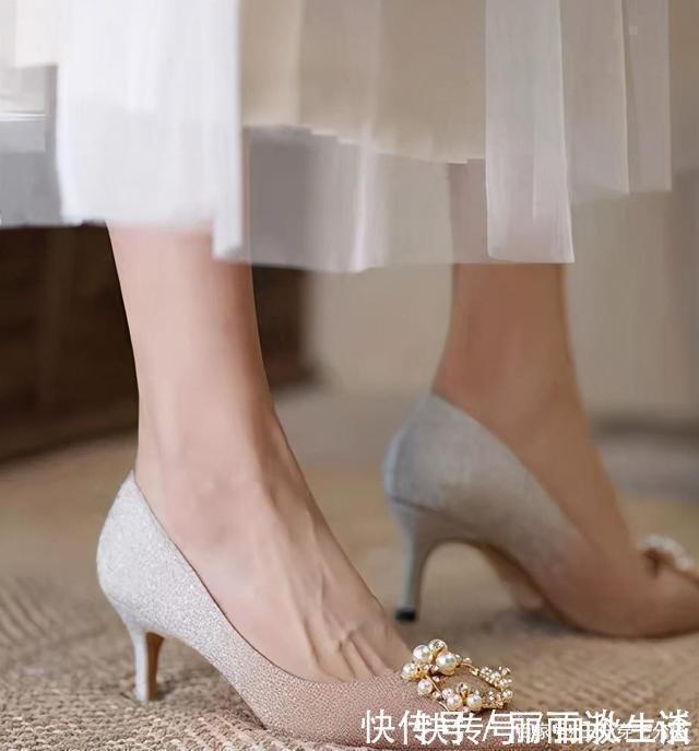 高级感 哪个女孩子不爱高跟鞋呢华丽大气的尖头高跟鞋,高级感满分