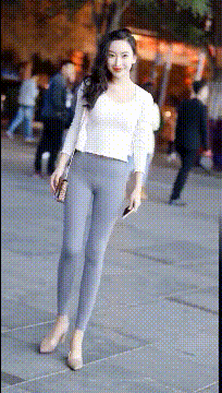 |搞笑GIF:大哥,你这许了什么愿啊,需要上这么粗的香火