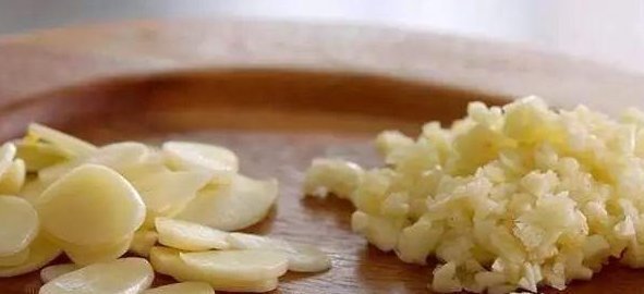 溶液|家中养花,这5毛钱的小东西别乱丢,能让花蹿到2米高,你知道了吗