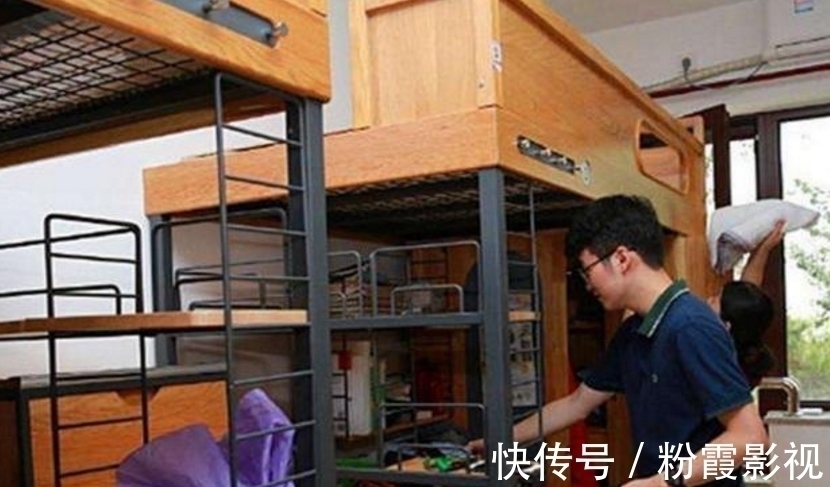 亲爹|“全网混得最差”的男娃走红,午休照片被拍下,网友:真是亲爹