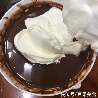 ix3|这道巧克力慕斯蛋糕藏着小惊喜，瞬间征服你