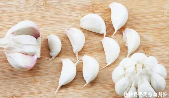 大蒜不能与“此物”一起，不然会诱发肠癌，多数人还不自知！