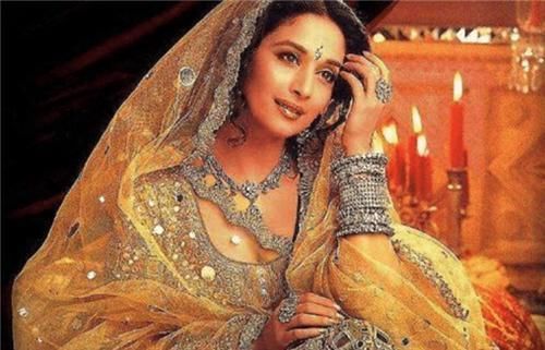 库拉姆|印度一王妃:18年生13子,38岁油尽灯枯倒在产房,可惜这绝世容颜