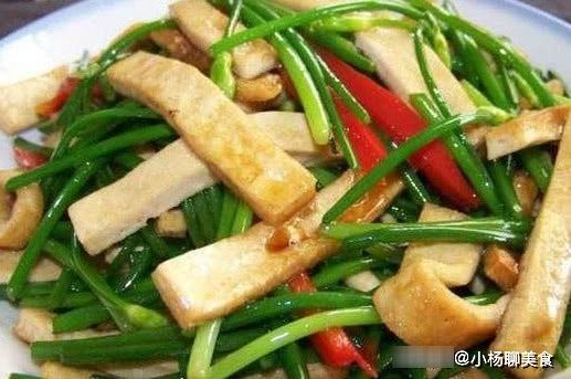 豆腐|炒豆腐加一把它，洗肠又刮油，排黑色臭便，5块钱成本，小肚子变