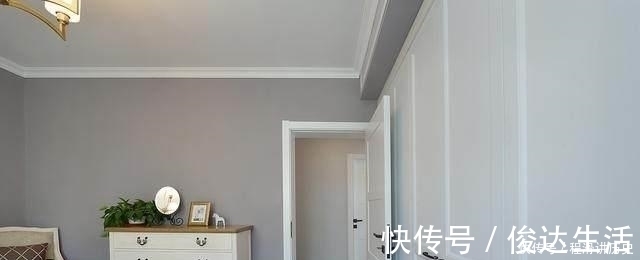 阳台上|多亏老婆这个明智的决定,在电视墙做一圈柜子,完工后漂亮又实用