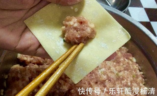 云吞皮|教你包馄饨，沾点水，一捏就好，下锅不破皮