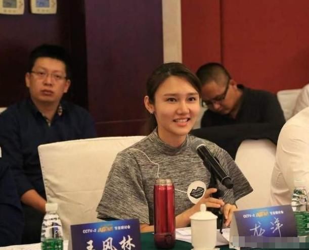 她毕业二本高校，却取代董卿为央视诗词大会主持人，引网友质疑