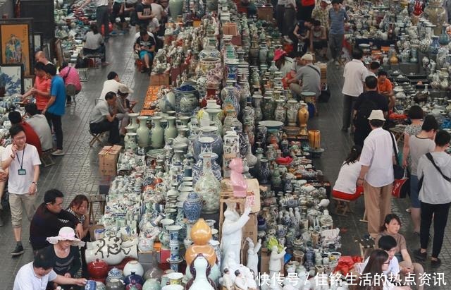 摆地摊|古玩市场那些曾靠摆地摊年入百万的商贩,如今过得怎么样了