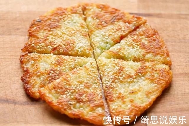 土豆丝不要炒菜啦,一搅一拌做成早餐饼,焦香酥脆,5分钟出锅