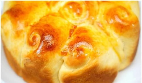  早餐手撕面包的做法，不用加水，不用烤箱，出锅香甜柔软还拉丝